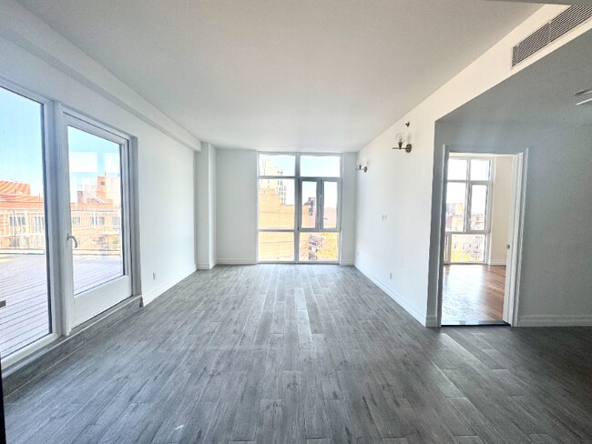 Photo - 65-18 Austin St Unidad 8A