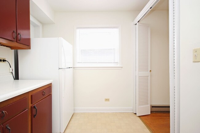 Photo - Student-Friendly Ivy Rd Apartment Near Foo... Unit Ivy Rd 2114 #04