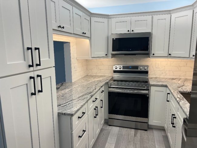 Photo - 2688 Pine Ridge Way N