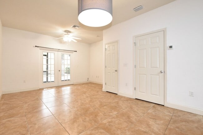 Photo - Wood's Edge South Townhouse – 2BR/2BA with Over 1,000 Sq. Ft. | Pet Friendly & Prime Location! Unidad 143