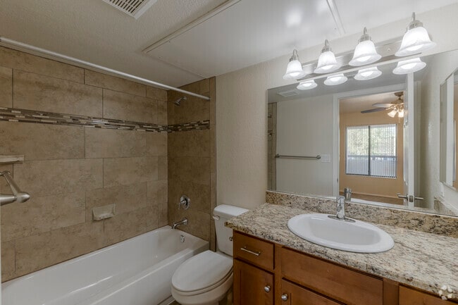 1BR, 1BR - 650SF - Bathroom