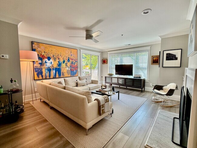 Photo - 2424 Selwyn Ave