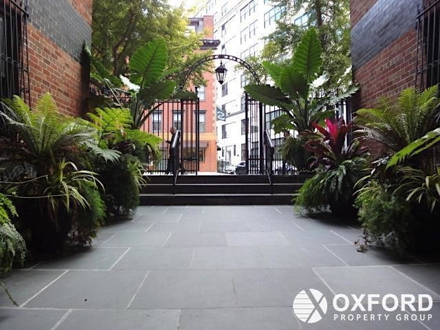 Photo - 319 W 13th St