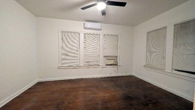 Photo - 404 Club Dr Unidad Rear