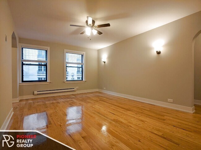 Photo - 429 W Roscoe St Unidad 1