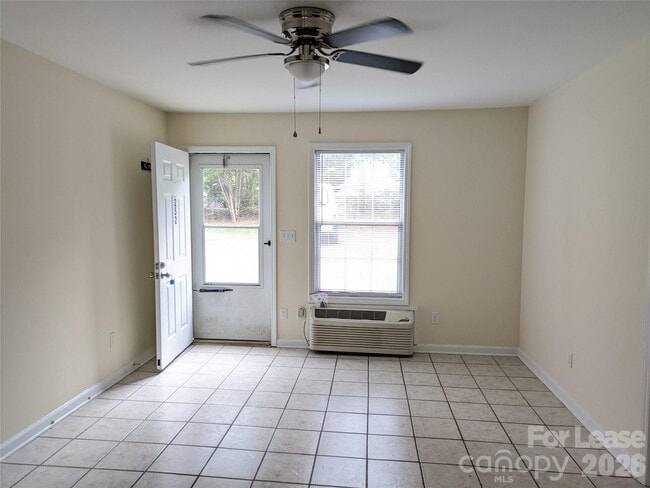 Photo - 252 Lytton St