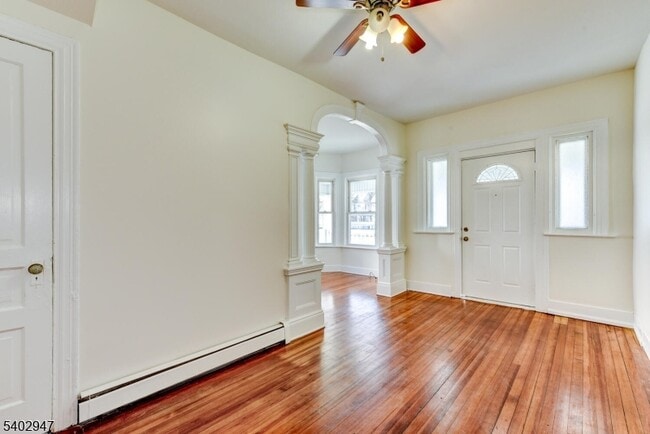 Photo - 946 W 7th St Unit 1