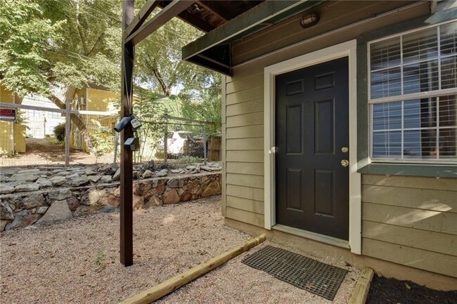 Photo - 2714 Whitis Ave Unidad #B
