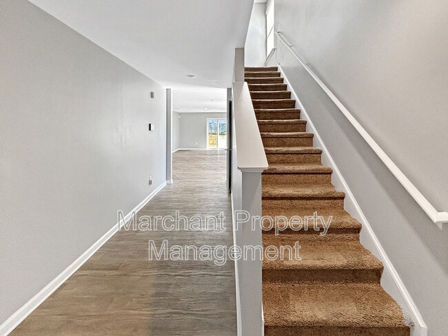 Photo - 106 Green Oak Dr