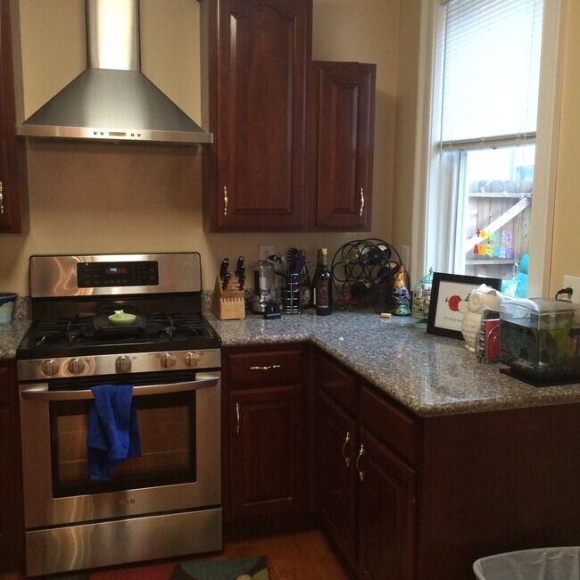 Photo - 1906 Sarah St