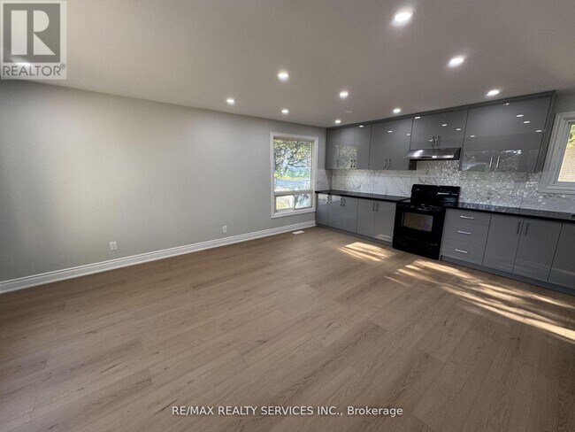 Photo - 41 MacLaren Ave