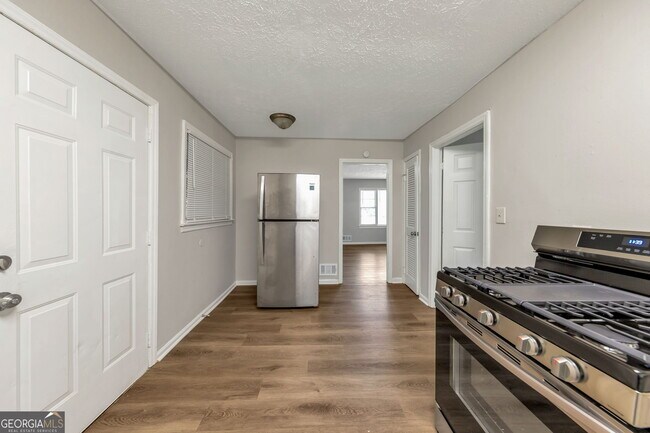 Photo - 118 Victor Cir NW