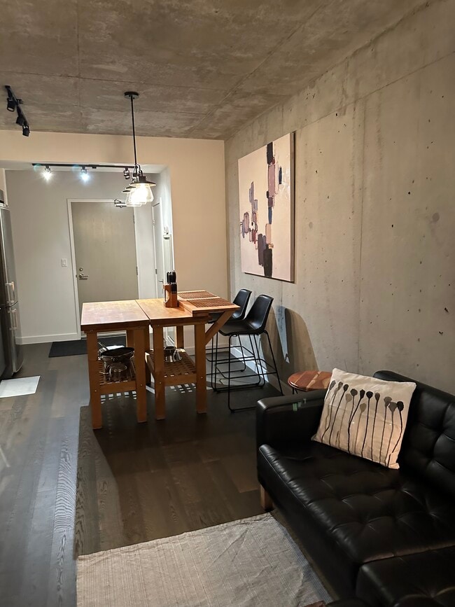 Building Photo - 224 Lyon St N Unit 715