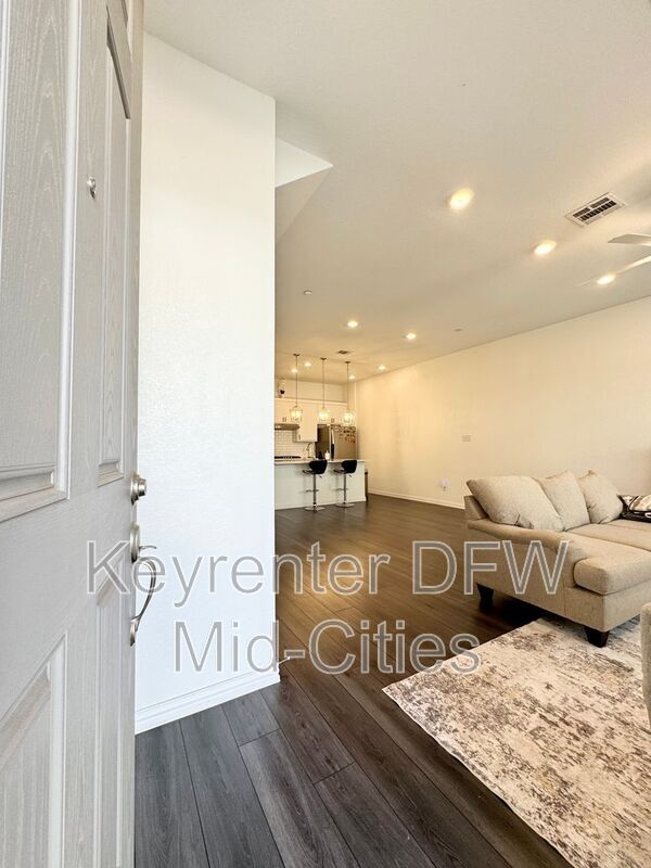 Photo - 9927 Tolbert St