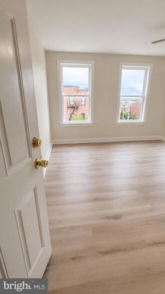 Photo - 1433 W Lombard St