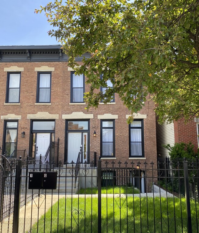 Photo - 2437 W Flournoy St Unit 2B1B Renovated Rowhouse