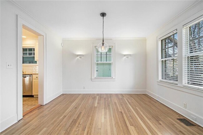 Photo - 476 Hemlock Cir SE