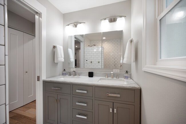 Photo - 841 N 5th St