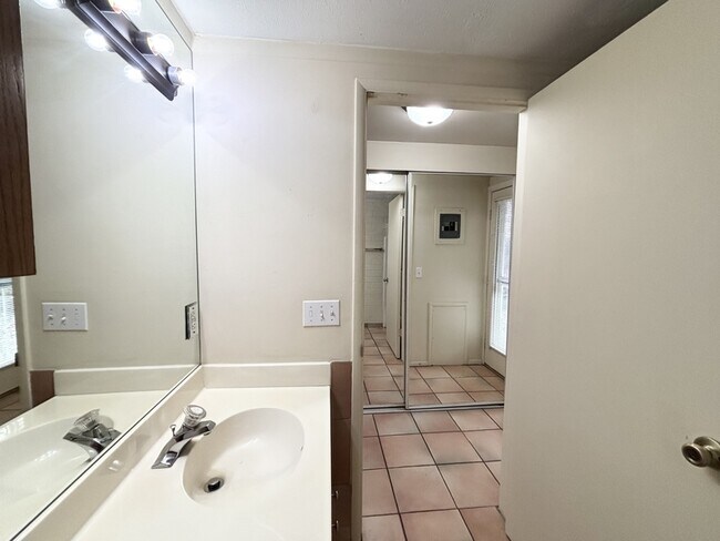 Photo - 599 Darwin St