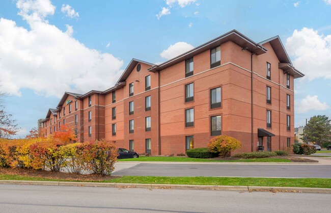 Building Photo - Furnished Studio-Chicago - Lombard - Yorkt... Rental