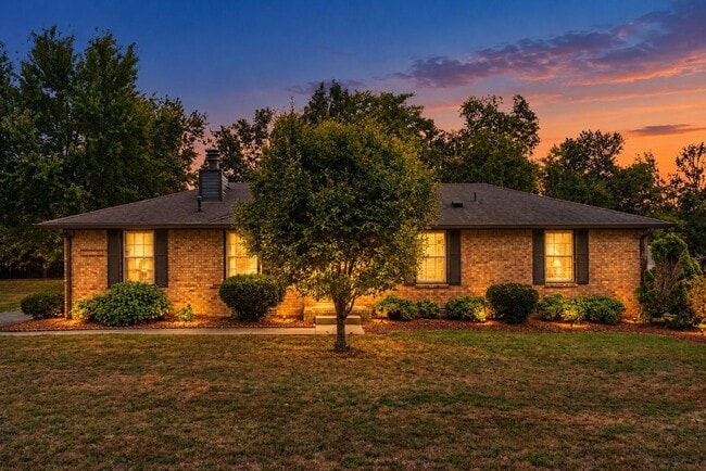 136 Creekwood Ln