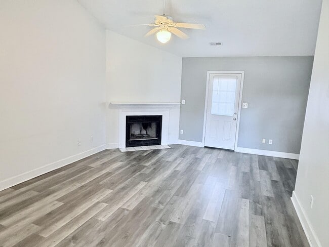 Photo - 418 Eucalyptus Ln