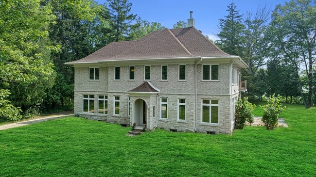 Building Photo - 598 Lake Shore Rd Rental