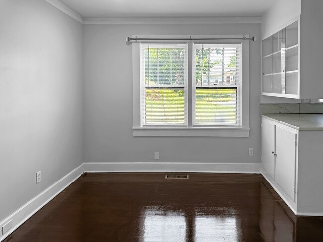 Photo - 322 W Irvine Ave