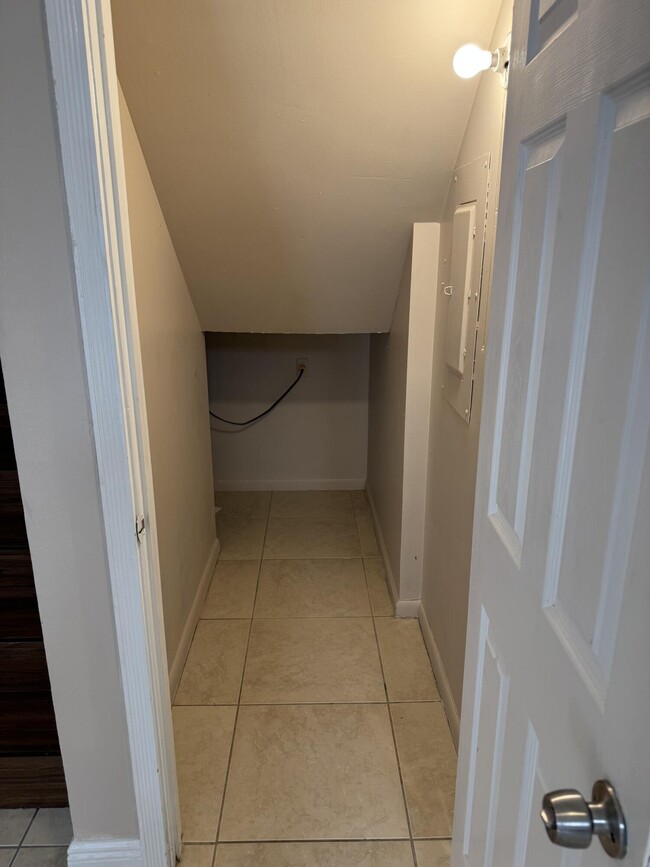 Photo - 915 9th Way