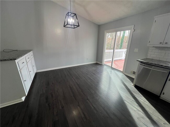 Photo - 5568 Elderberry Ln