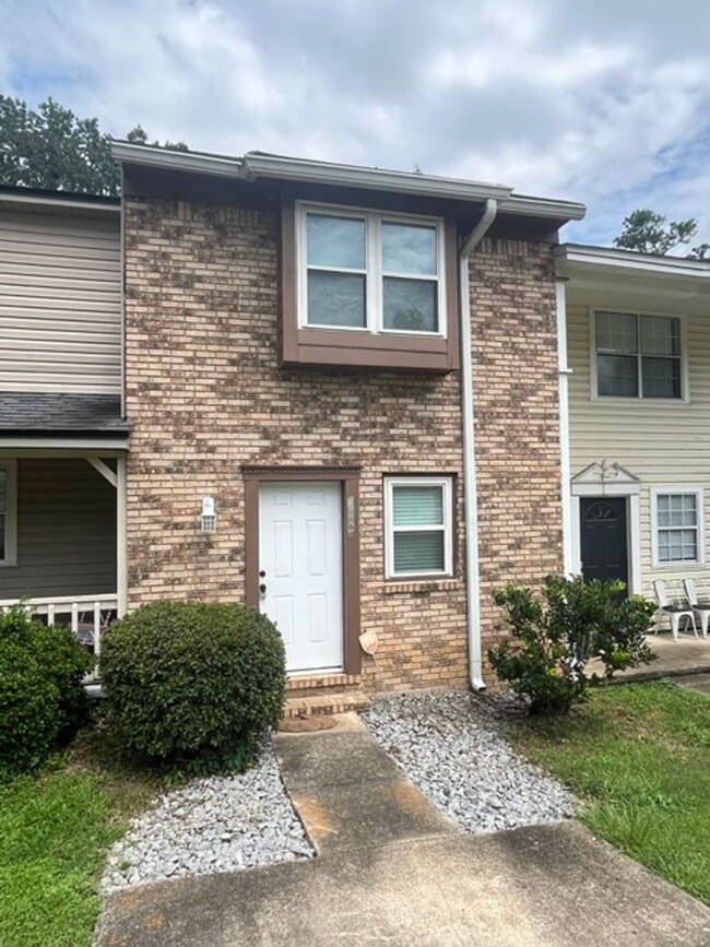 Photo - Stunning 2 Bed, 2 1/2 Bath Townhouse Available Now