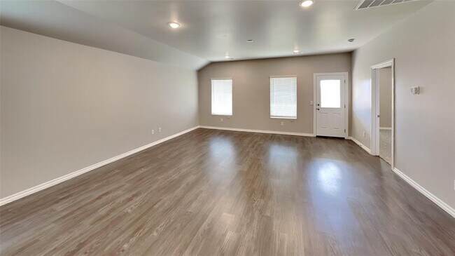 Photo - 2724 Dennis Dr