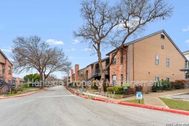 Building Photo - 4803 Hamilton Wolfe Unit #110