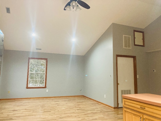 Photo - 17846 Clarke Rd