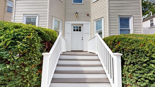 52 Sumner St Unit 6