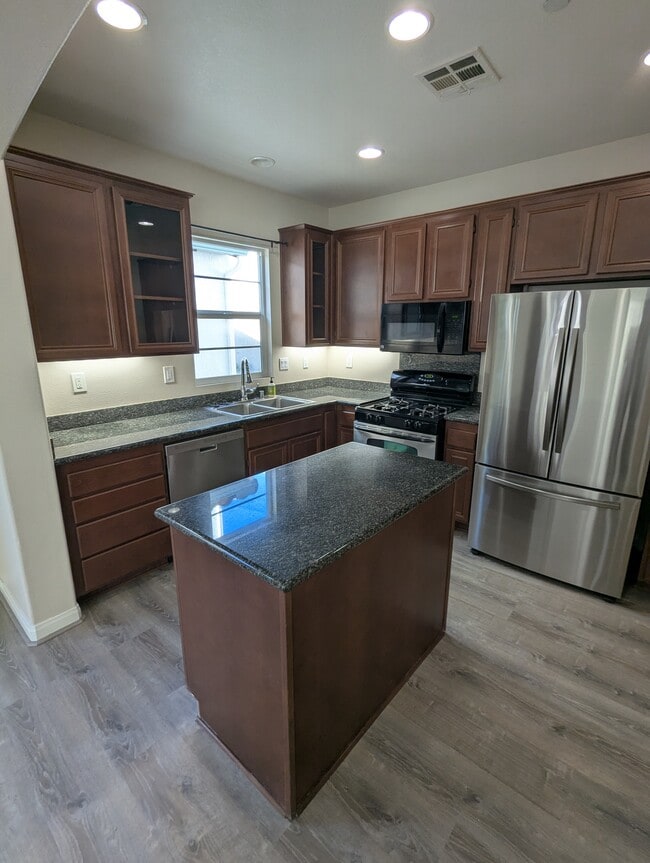 Building Photo - 1406 Mosaic Glen Rental