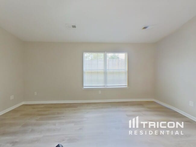 Photo - 20 Landing Ln