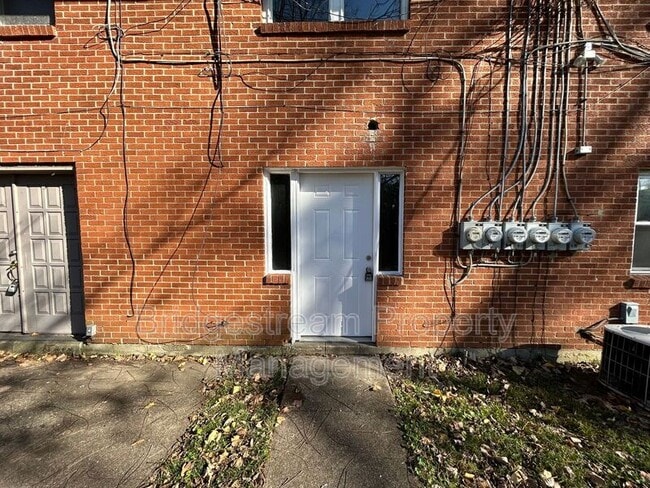 Photo - 1901 Hazel Ave