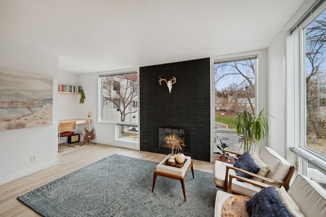 Photo - 3022 Lake Shore Dr Unidad A