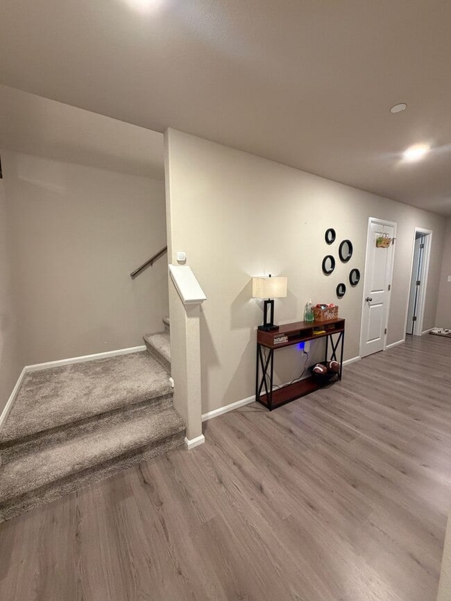 Photo - 1110 Swan Loop