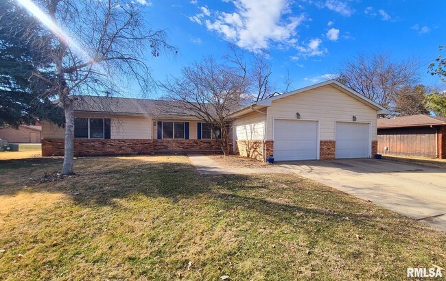 Photo - 117 Exeter Ct Townhome