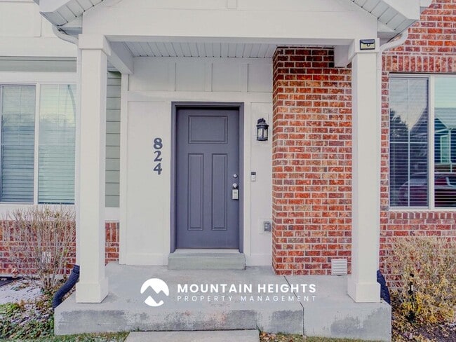 Photo - 824 Newfield Dr