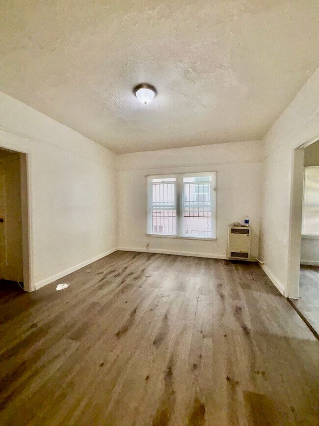 Building Photo - Must See! Unit 210