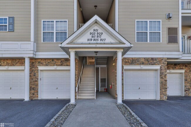 Building Photo - Bright, spacious 2-bedroom / 2-bath condo available now!