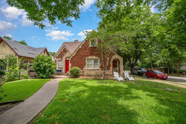 Building Photo - 2600 Madera St Unit B