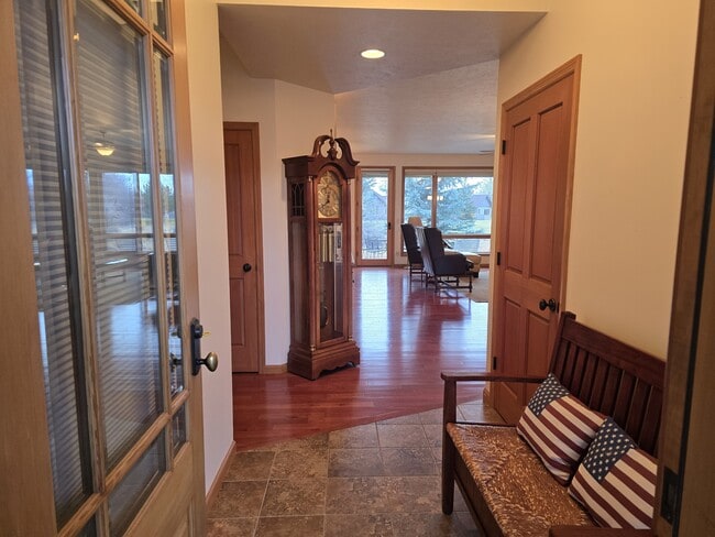 Photo - 3300 Graf St