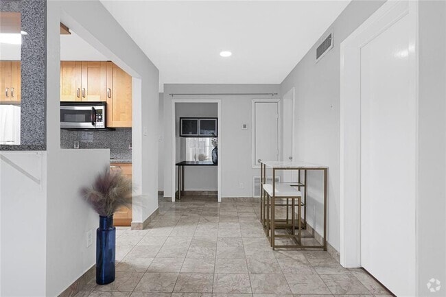 Building Photo - 2333 Bering Dr Unit 124 Rental
