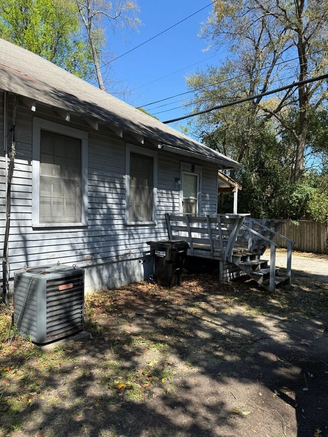 Building Photo - 2703 17th Ave Unit B