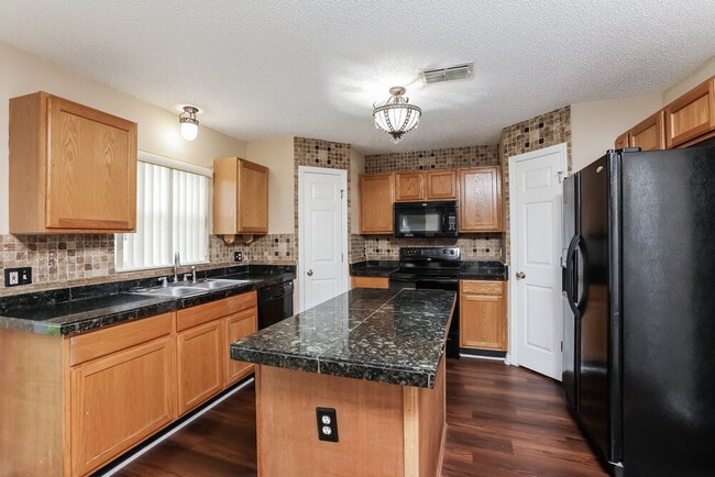 Photo - 1762 Hillandale Ave