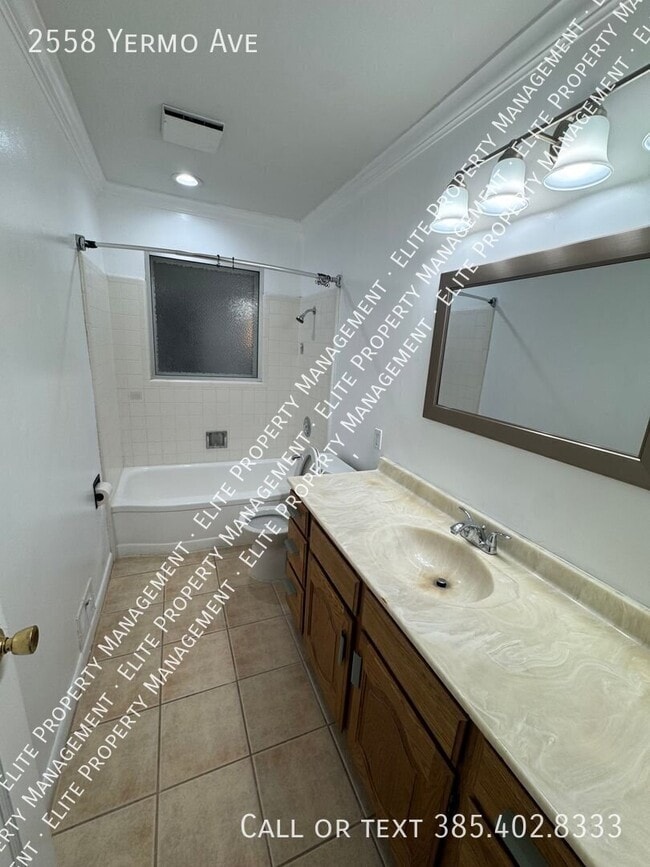 2558 Yermo Ave